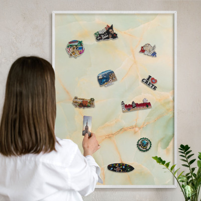 Magnetisch bord van metaal in een witte lijst Marmeren elegantie