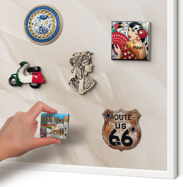 Magnetisch bord van metaal in een witte lijst Crèmekleurige veren