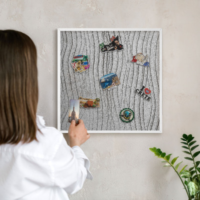 Magnetisch bord van metaal in een witte lijst Grijze golven
