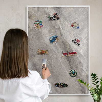 Magnetisch bord van metaal in een witte lijst Steenstructuur