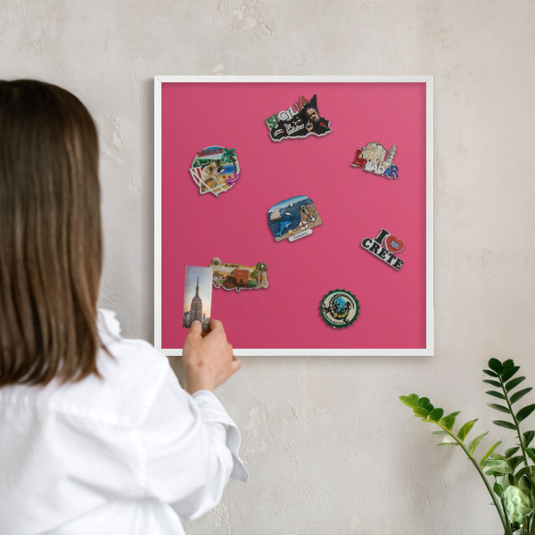 Magnetisch bord voor de muur met witte lijst Energie roze