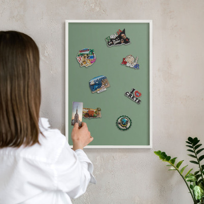 Magnetisch bord voor de muur met witte lijst Gedempt groen