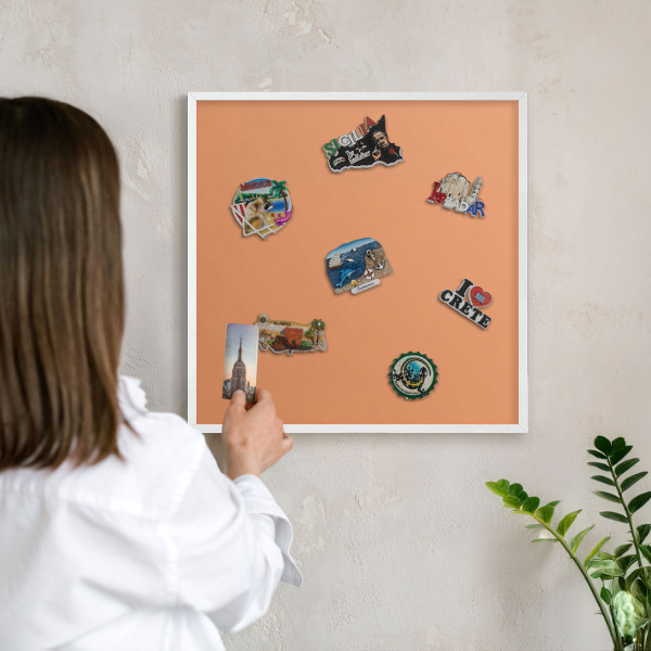 Magnetisch bord voor de muur met witte lijst Pastel oranje
