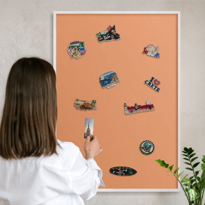 Magnetisch bord voor de muur met witte lijst Pastel oranje