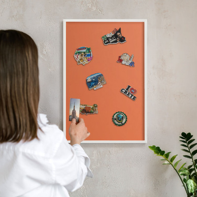Magnetisch bord voor de muur met witte lijst Sterk oranje