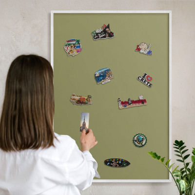 Magnetisch bord van metaal in een witte lijst Groen gras