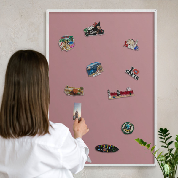 Magnetisch bord van metaal in een witte lijst Oudroze