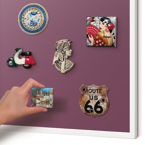 Magnetisch bord van metaal in een witte lijst Paarse kleur
