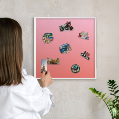 Magnetisch bord van metaal in een witte lijst Roze oranje
