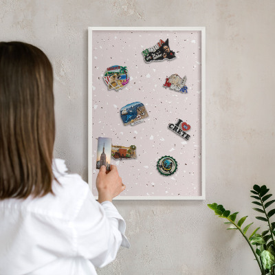 Magnetisch bord van metaal in een witte lijst Modern terrazzo