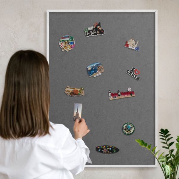 Magnetisch bord van metaal in een witte lijst Grijze textuur