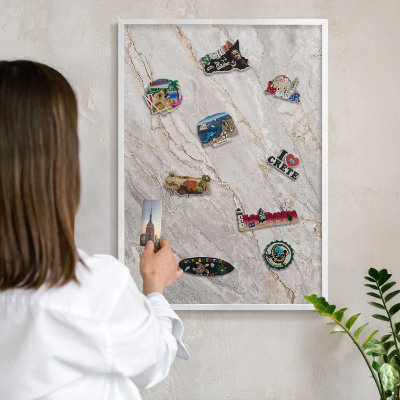 Magnetisch bord van metaal in een witte lijst Marmeren elegantie