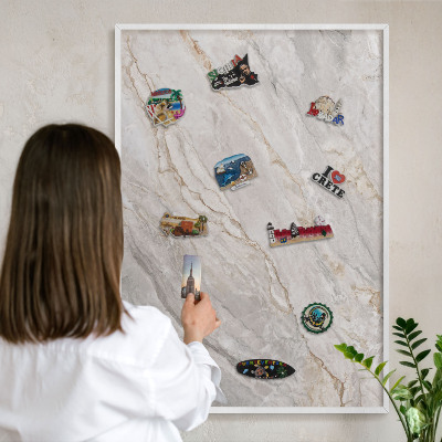 Magnetisch bord van metaal in een witte lijst Marmeren elegantie