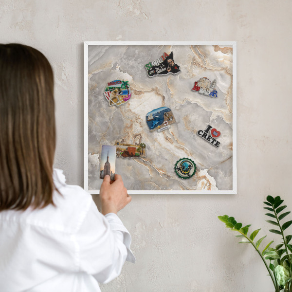 Magnetisch bord van metaal in een witte lijst Marmeren elegantie