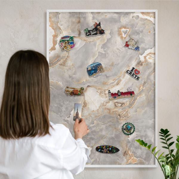 Magnetisch bord van metaal in een witte lijst Marmeren elegantie