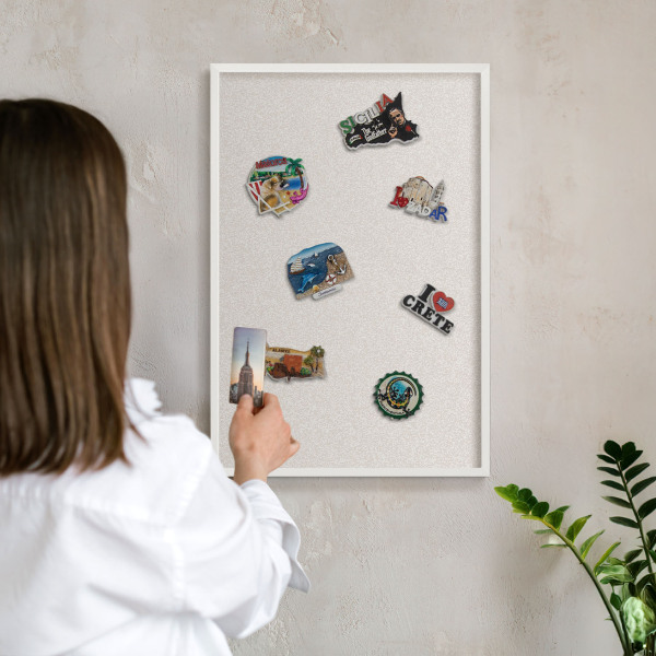 Magnetisch bord voor de muur met witte lijst Romige textuur