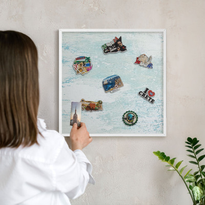 Magnetisch bord voor de muur met witte lijst Pastelkleurige schaafwonden