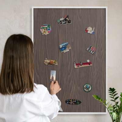Magnetisch bord van metaal in een witte lijst Natuurlijk hout