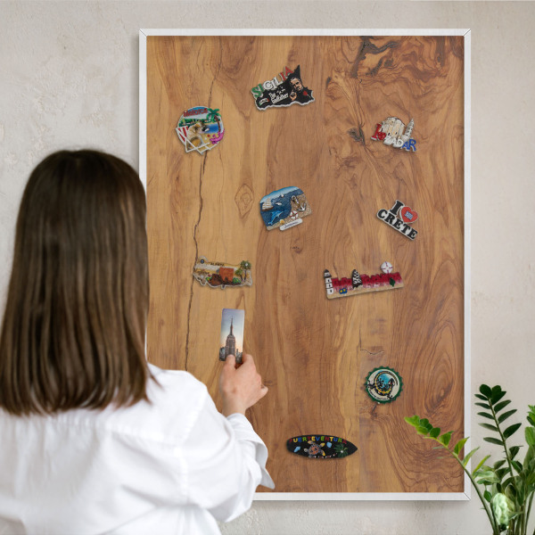 Magnetisch bord van metaal in een witte lijst Natuurlijk hout
