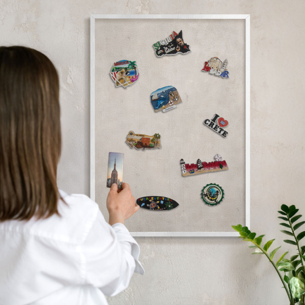 Magnetisch bord van metaal in een witte lijst Grijze elegantie