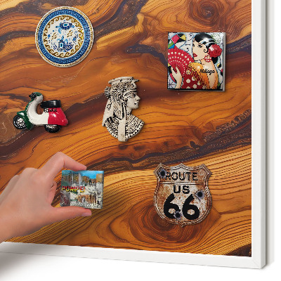 Magnetisch bord van metaal in een witte lijst Houten ringen