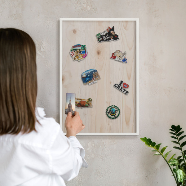 Magnetisch bord van metaal in een witte lijst Houten patroon