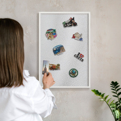 Magnetisch bord van metaal in een witte lijst Elegante textuur