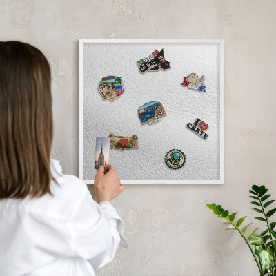 Magnetisch bord van metaal in een witte lijst Elegante textuur