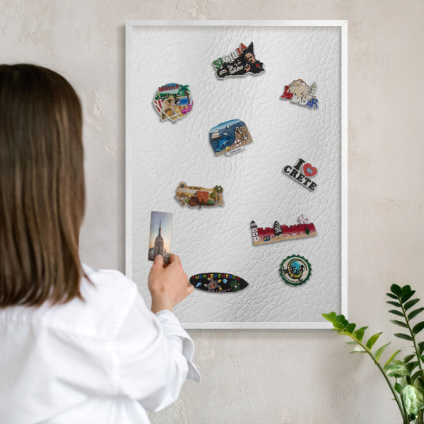 Magnetisch bord van metaal in een witte lijst Elegante textuur