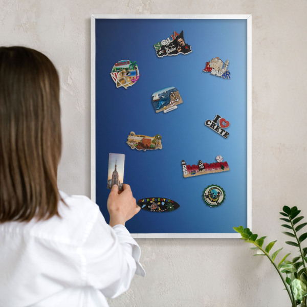 Magnetisch bord van metaal in een witte lijst Blauwe kleurovergangen
