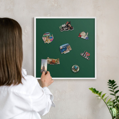 Magnetisch bord van metaal in een witte lijst Flesgroen