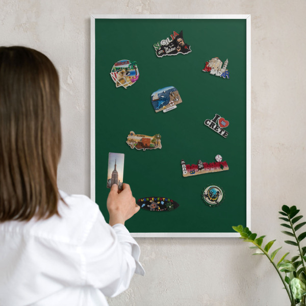 Magnetisch bord van metaal in een witte lijst Flesgroen