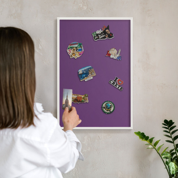Magnetisch bord voor de muur met witte lijst Sterk paars