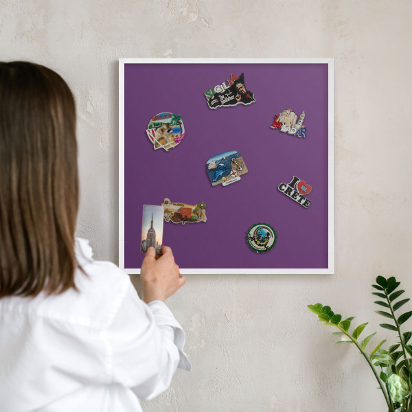 Magnetisch bord voor de muur met witte lijst Sterk paars