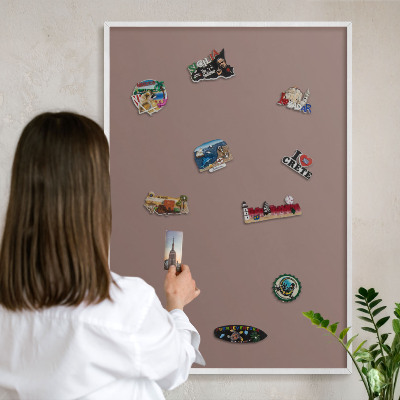 Magnetisch bord van metaal in een witte lijst Pastelbruin