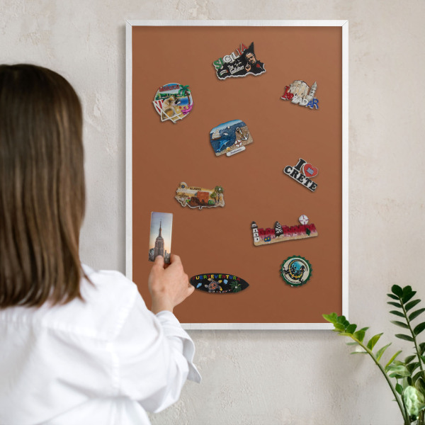 Magnetisch bord van metaal in een witte lijst Donkeroranje