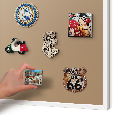 Magnetisch bord van metaal in een witte lijst Warm lichtbruin