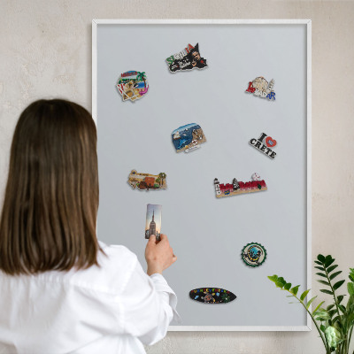 Magnetisch bord van metaal in een witte lijst Lichtgrijs