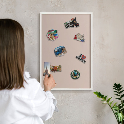 Magnetisch bord voor de muur met witte lijst Beige roze