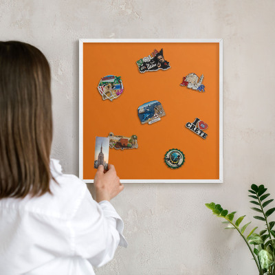Magnetisch bord voor de muur met witte lijst Sterk oranje