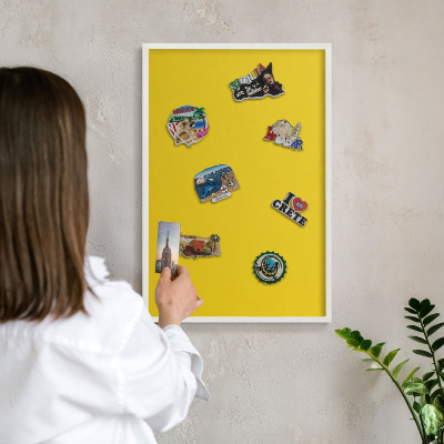 Magnetisch bord voor de muur met witte lijst Intens geel