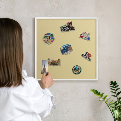 Magnetisch bord van metaal in een witte lijst Beige-geel
