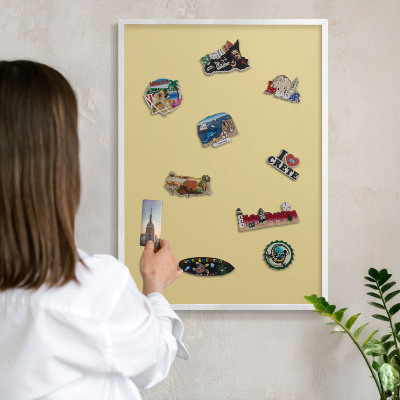 Magnetisch bord van metaal in een witte lijst Beige-geel