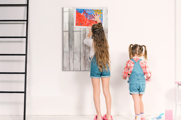 Decoratief glazen wandbord beschrijfbaar en magnetisch Een prikbord voor het presenteren van foto's en notities