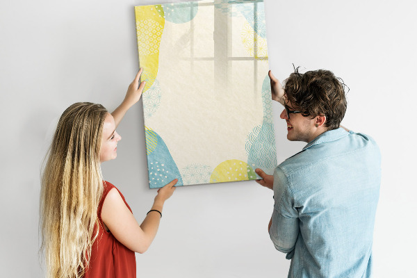 Decoratief glazen wandbord beschrijfbaar en magnetisch Een creatieve ruimte voor herinneringen en foto's