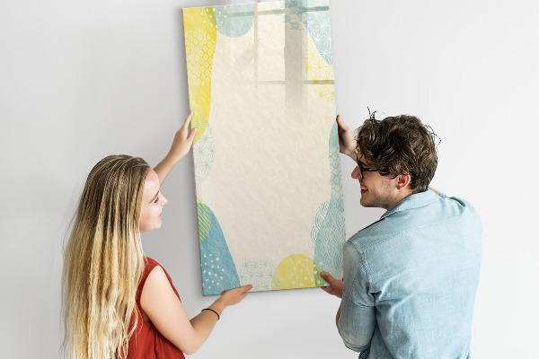 Decoratief glazen wandbord beschrijfbaar en magnetisch Een creatieve ruimte voor herinneringen en foto's