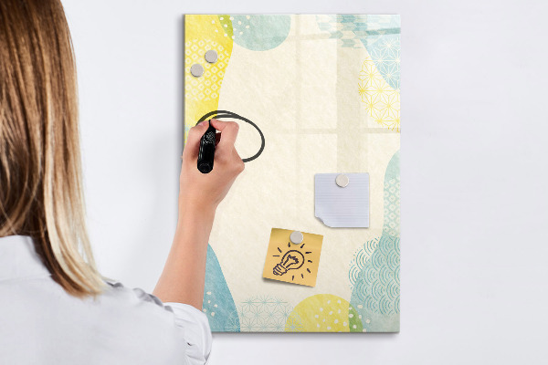 Decoratief glazen wandbord beschrijfbaar en magnetisch Een creatieve ruimte voor herinneringen en foto's