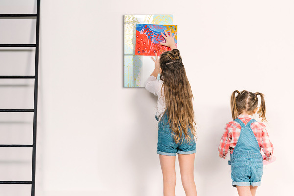 Decoratief glazen wandbord beschrijfbaar en magnetisch Een creatieve ruimte voor herinneringen en notities
