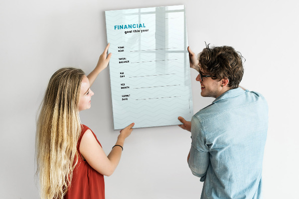 Decoratief glazen wandbord beschrijfbaar en magnetisch Financieel plan voor dit jaar