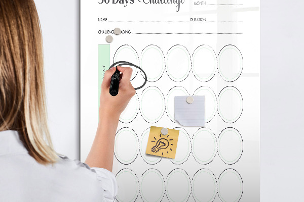 Decoratief glazen wandbord beschrijfbaar en magnetisch 30-dagen challenge: houd je voortgang bij